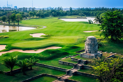 Phnom Penh: Exclusive Premium Golf Experience Nighttime 9-Hole Golf Experience