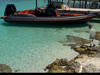 Sarandë: Boat tour to Krorza &free pizza&free drink&umbrella
