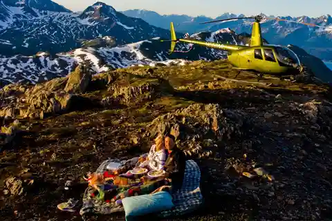 Seward: Alpine Hike and Picnic Helicopter Tour
