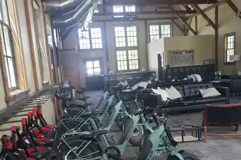 Urban Art and Historical Electric Bike Tour