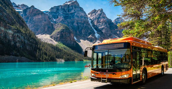 Banff: Official Round-Trip Moraine Lake Park Shuttle