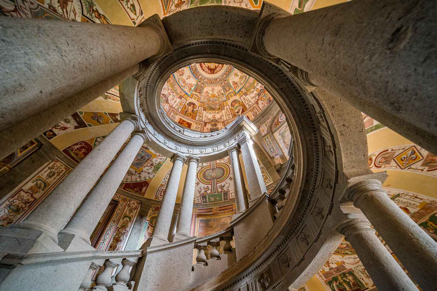 Tour dei dintorni di Roma: Bomarzo, Caprarola e Calcata