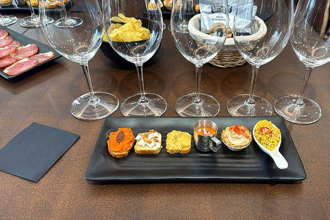 Malaga: Spanish Wine Tasting with 5 Wines and Pairing Tapas