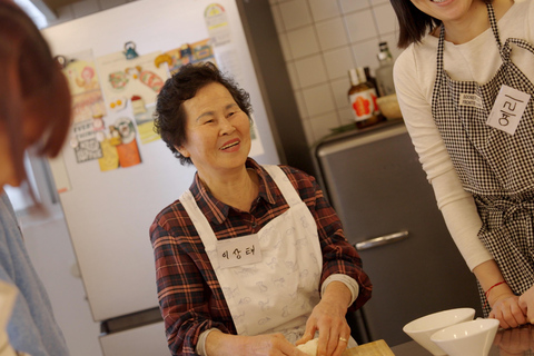 Nouilles faites à la main avec la grand-mère coréenne