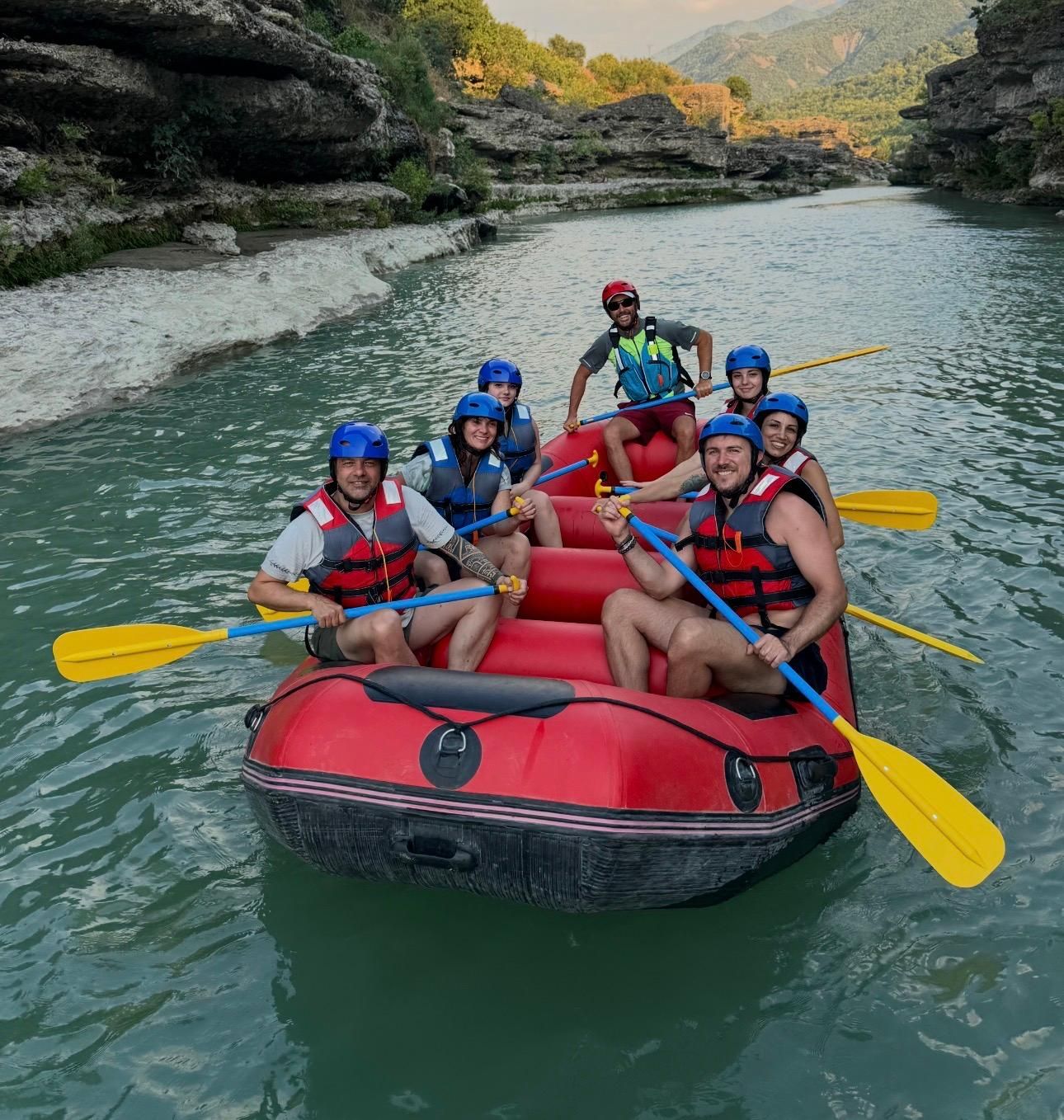Përmet-Highlights: Rafting, Thermalbäder und regionales Mittagessen