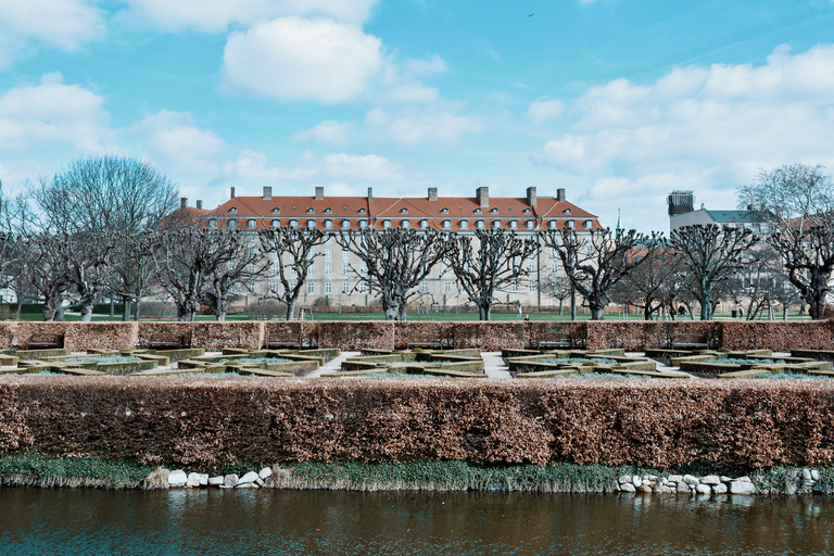 Copenhagen: Rosenborg Castle 2hr with Guide – Crown Jewels