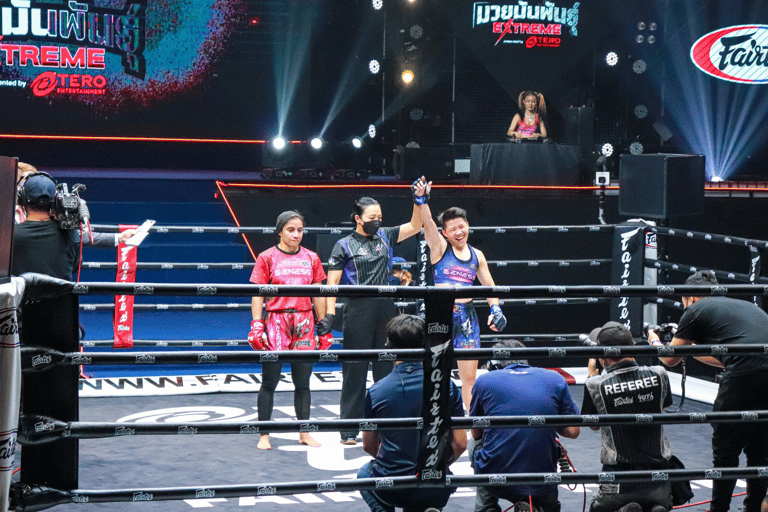 Bangkok: MuayThai wedstrijd in Lumpinee BoksstadionPlaats in de ring