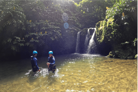 Ribeira dos Caldeirões: Guidad canyoning tur med utrustning