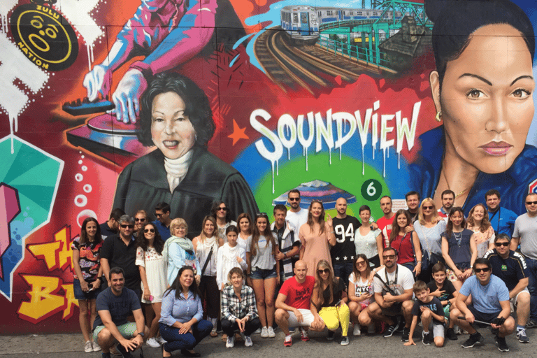 NYC: New York City Contrasts Tour through Harlem, The Bronx, Queens and Brooklyn Vip Service maximum 13 people in Spanish