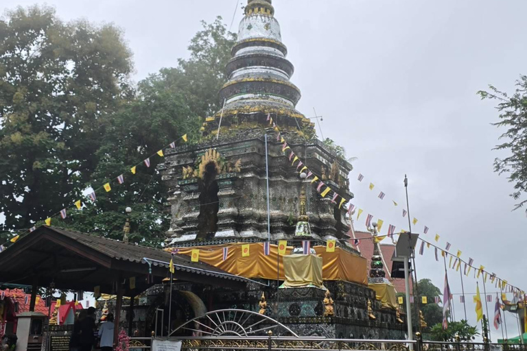 Descobre Chiang Rai: templos, arte e natureza cénicaDiscover Chiang Rai: Temples, Art, and Scenic Nature