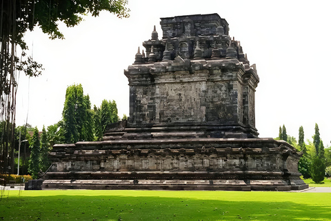 Yogyakarta: Borobudur Sunrise & Prambanan Tour