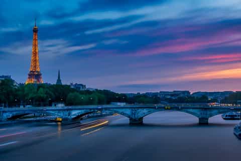Pariisi: Seine Cruise & Crepe Tasting lähellä Eiffel -tornia
