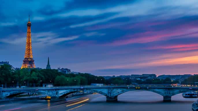 Paris: Seine Cruise & Crepe Tasting near the Eiffel Tower