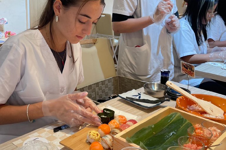 Osaka: Sushi Making in Spacious Studio with Certificate 10/1～Sushi Roll Making Experience