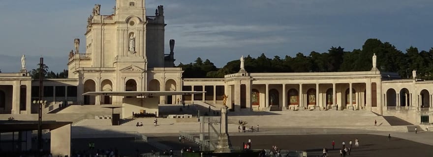 Visite guidée à vélo électrique de Fátima : sanctuaire et maisons