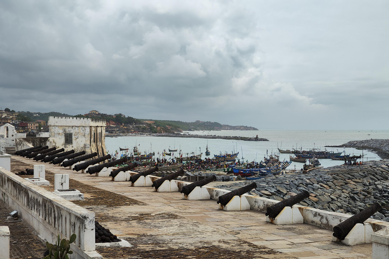 Accra: Kumasi e Cape Coast - Esperienza privata sulla storia dei neriAccra: Kumasi e Cape Coast - Un'esperienza privata alla scoperta della storia dei neri