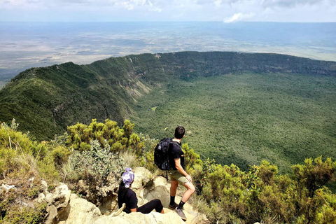 Tagestour zum Mount Longonot National Park von Nairobi aus.Tagestour zum Mt. Longonot Park von Nairobi aus.