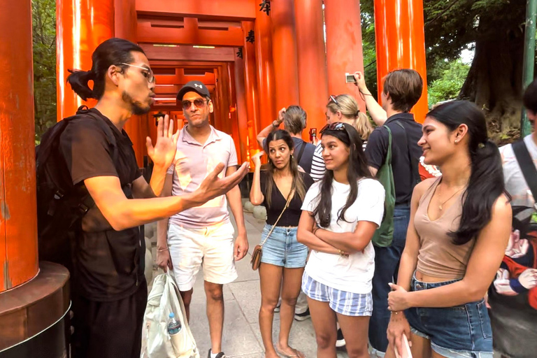 Kyoto: Fushimi Inari Night Walking Tour with Guide Kyoto: Mystical Fushimi Inari Night Walk with Pro Guide