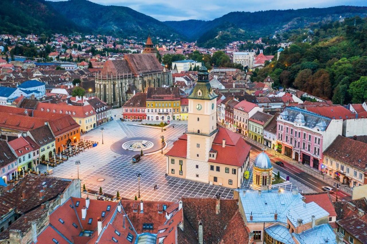 Ab Bukarest: Tagestour zu Draculas Schloss, zum Schloss Peleș und nach Brașov