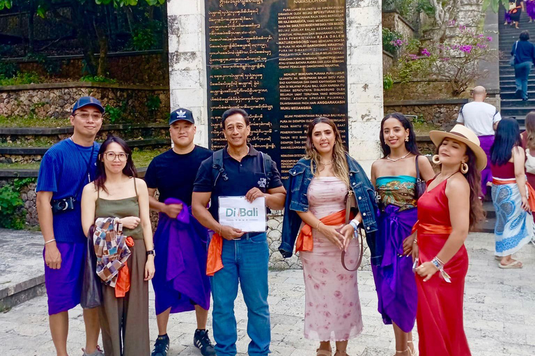 Guide, Uluwatu Temple Entry Ticket with Kecak Dance Show Guide Only (no ticket included )