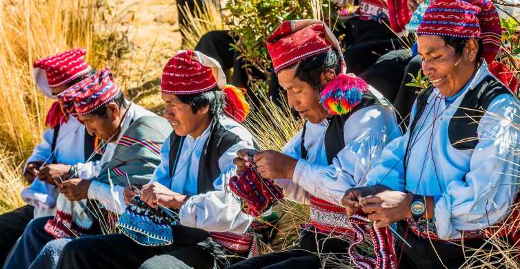 Des de Puno: Excursió de dia complet a les illes Uros i Taquile amb dinar