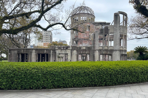 Hiroszima; Muzeum Pamięci Pokoju i zwiedzanie zamku w Hiroszimie