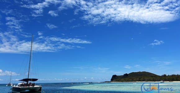 Mauritius: Flat Island Catamaran & Exclusive Beach BBQ
