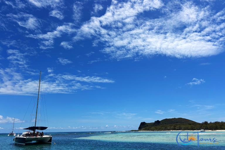 Mauritius: Flat Island Catamaran & Exclusive Beach BBQ