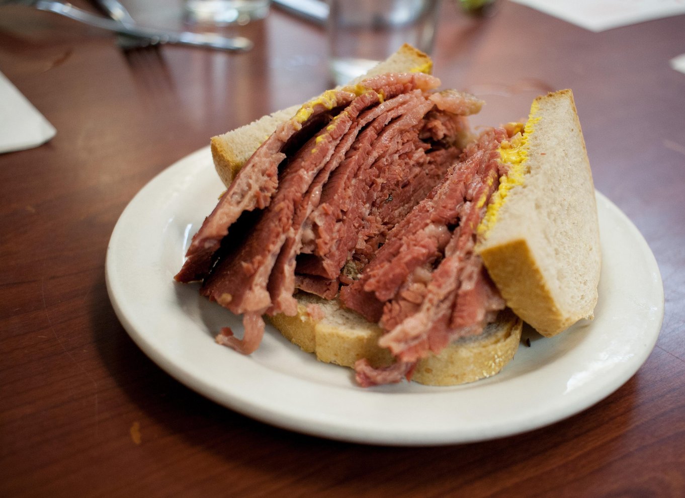Montreal: Madtur i Mile End – bagels, røget kød og poutine