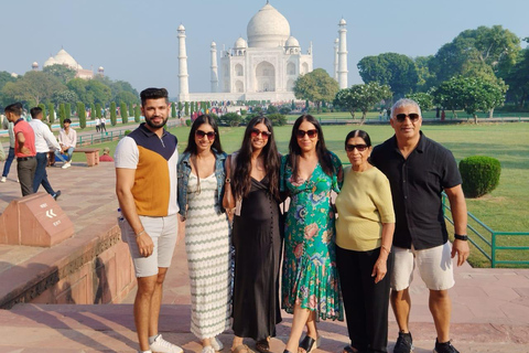 From Mathura: Taj Mahal and Agra Fort Private Day Trip