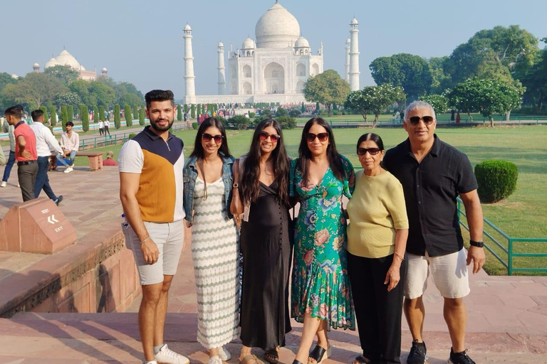 From Mathura: Taj Mahal and Agra Fort Private Day Trip