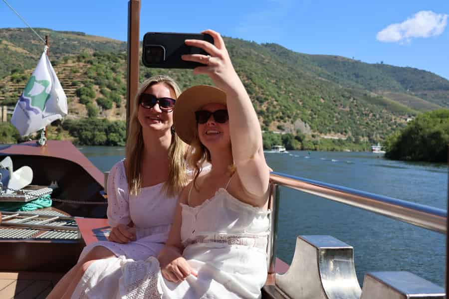 Porto: Douro-Tal mit kleinen Weingütern, Mittagessen und Bootstour