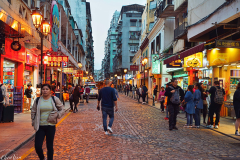 Macau: Hidden Gems Evening Food Tour with Local Guide