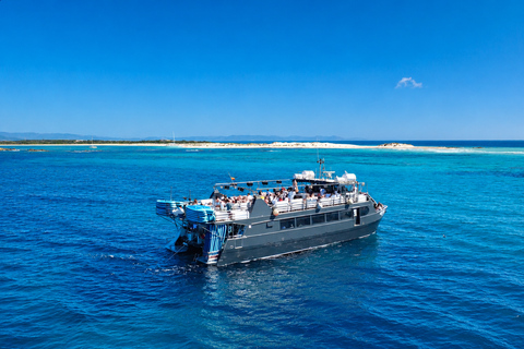 Ibiza: Boat to Formentera with VIP bed, open bar, breakfast, lunch, dinner Full Experience with Sunset (in advance, phase 3)