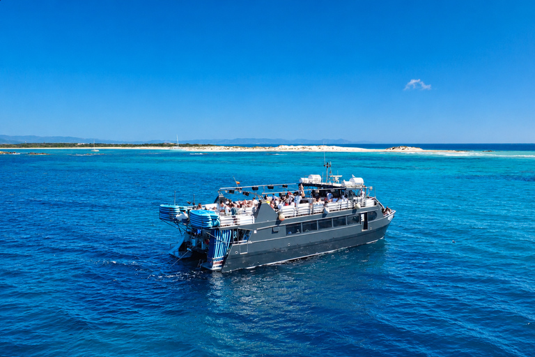 Ibiza: Boat to Formentera with VIP bed, open bar, breakfast, lunch, dinner Full Experience with Sunset (in advance, phase 3)