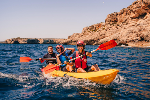 Cala Varques: Begeleide zeegrotten kajak- en snorkelexpeditie