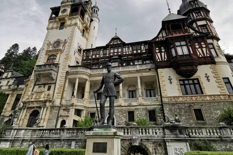 Bucharest: Dracula's Castle, Brasov & Peles Castle Day Trip