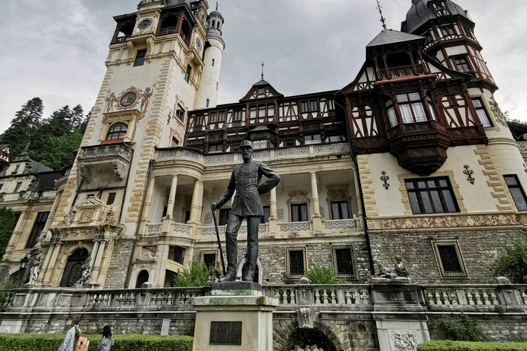 Bucharest: Dracula's Castle, Brasov & Peles Castle Day Trip