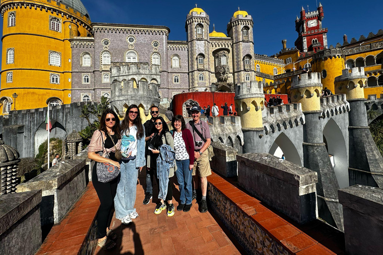 Lisboa: Visita al Palacio de la Pena, Sintra, Cabo da Roca y CascaisVisita bilingüe sin ticket de entrada al Palacio de Pena