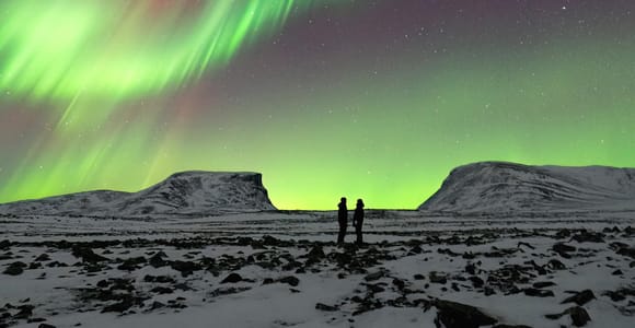 Abisko: Northern Lights Chase with Photos and Hot Drinks