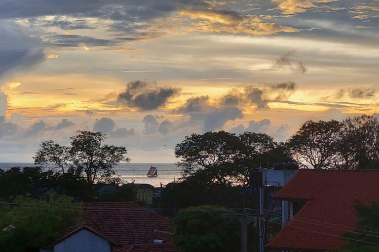 Negombo: Guided Walking Tour & Complimentary Accomodation