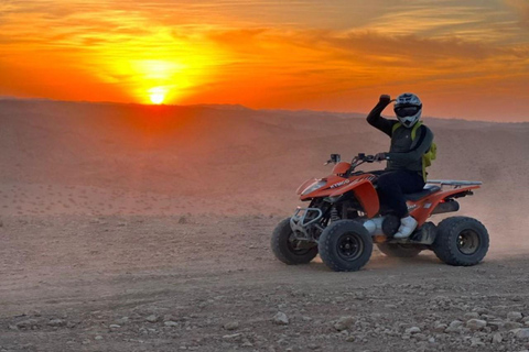 Marrakech: Giro nel deserto di Agafay in quad e cammello con cena spettacolo