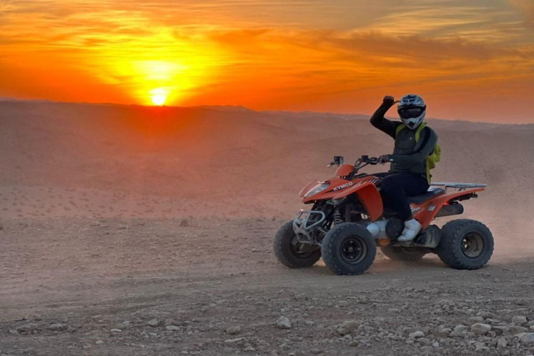Marrakech: Giro nel deserto di Agafay in quad e cammello con cena spettacolo