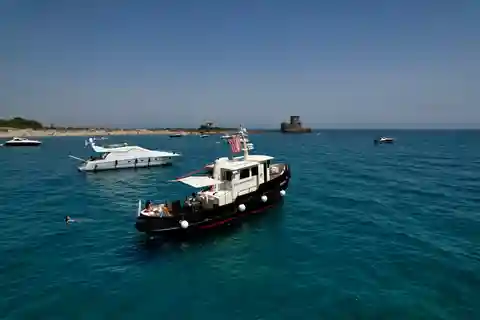 Découvrez le coucher de soleil de Rome à bord d'un bateau historique