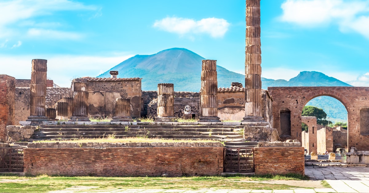 tour guide pompeii