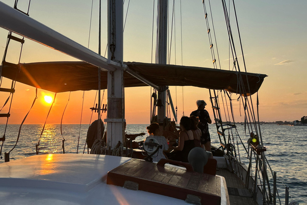 Zadar: Solnedgångskryssning och obegränsat med champagne