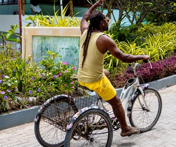From Mahé: La Digue Boat Trip with Bike Rental