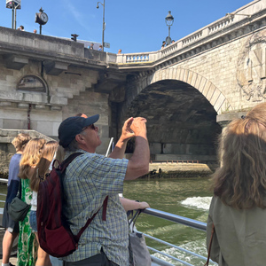 Paris: Hop-On Hop-Off Seine Cruise Pass with 9 Stops