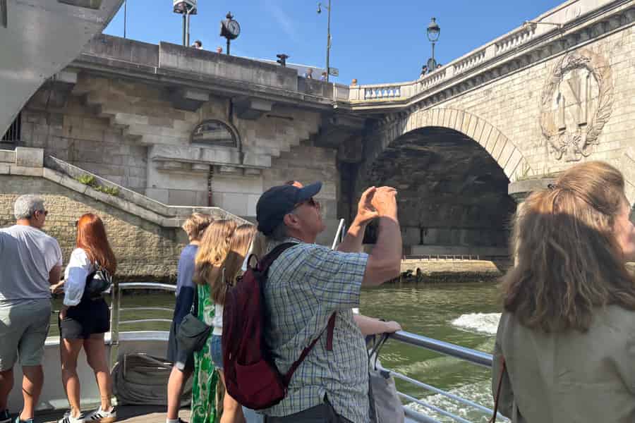 Paris: Hop-On/Hop-Off-Bootsfahrt Pass mit 9 Haltestellen. Foto: GetYourGuide