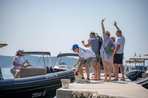 Split: Excursión a la Cueva Azul, Hvar y las 5 Islas con ticket de entradaTour en grupo desde Split